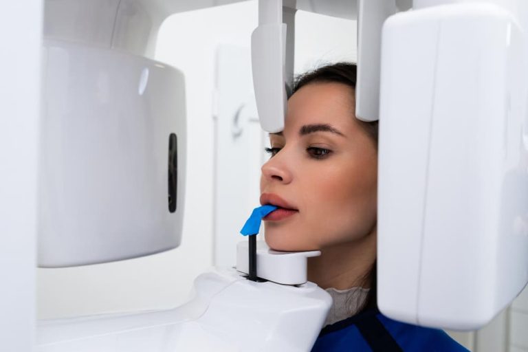 Innovaciones en radiología dental: cómo el diagnóstico por imagen mejora los tratamientos odontológicos.