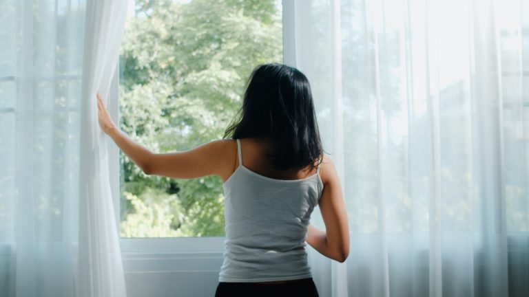 Cómo sobrevivir en casa a las bajas y altas temperaturas utilizando cortinas.